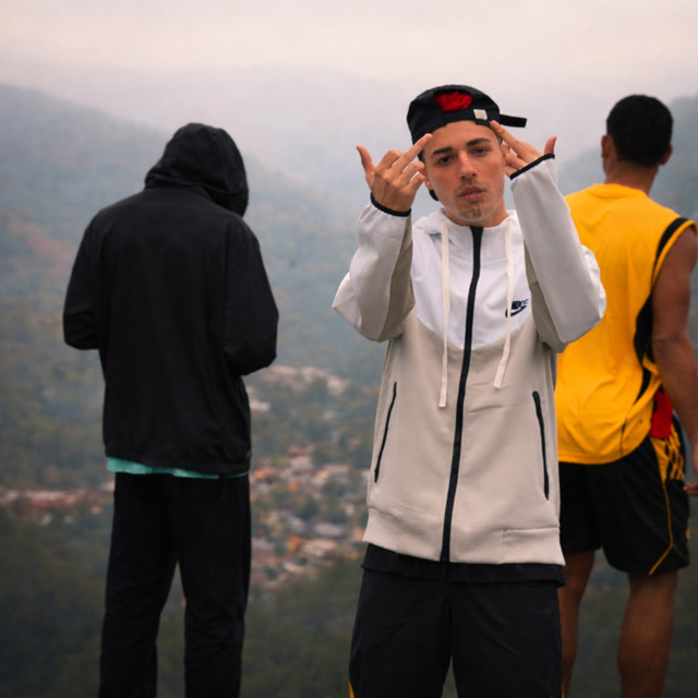 MC NÃO É BANDIDO