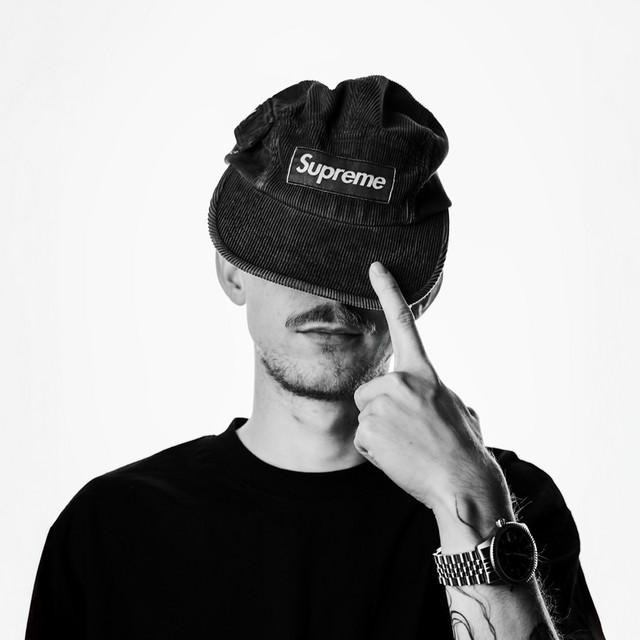 NIKOŚ cover art