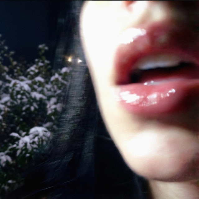 Губы пухлые cover art