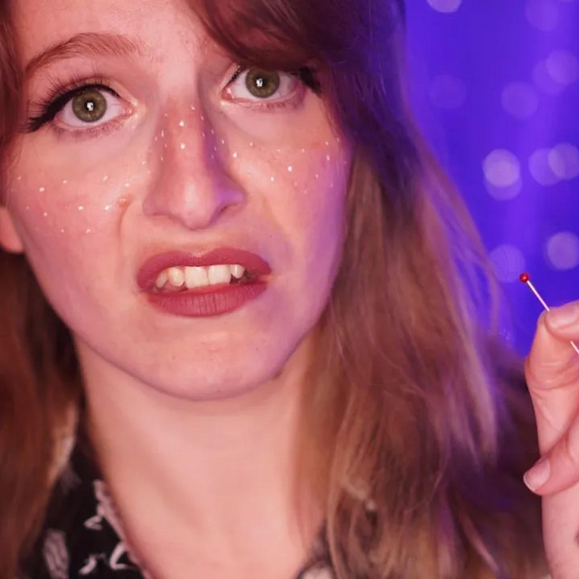 Tu Amiga ANTIPATICA Te Saca ALFILERES De La Cara ASMR Roleplay ARGENTINO cover art