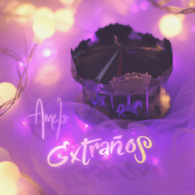 Extraños cover art