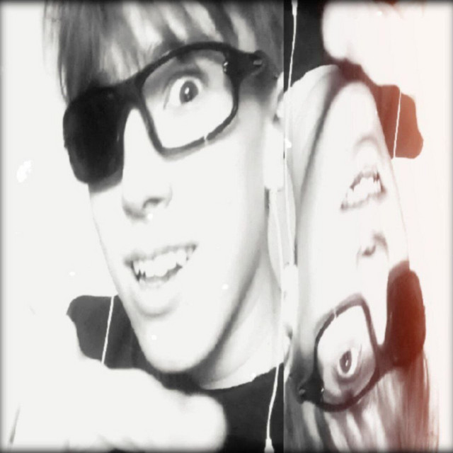 ТУТ И ТАМ cover art