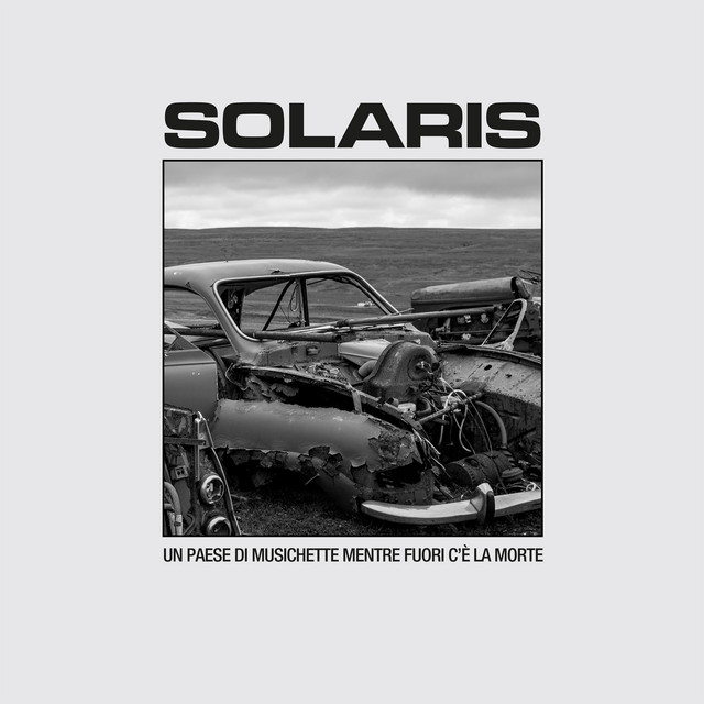 Un paese di musichette mentre fuori c'è la morte cover art
