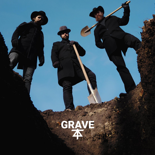 Обкладинка: Grave — Thunderdogs