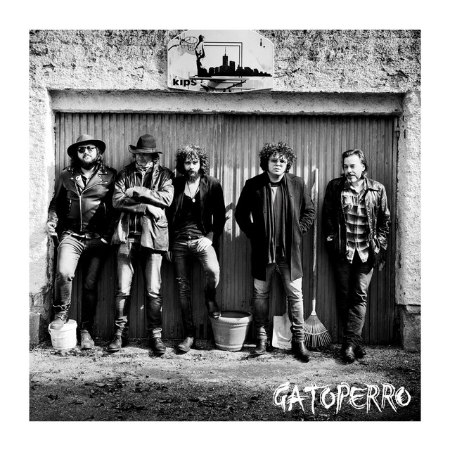 Ríen los dioses cover art