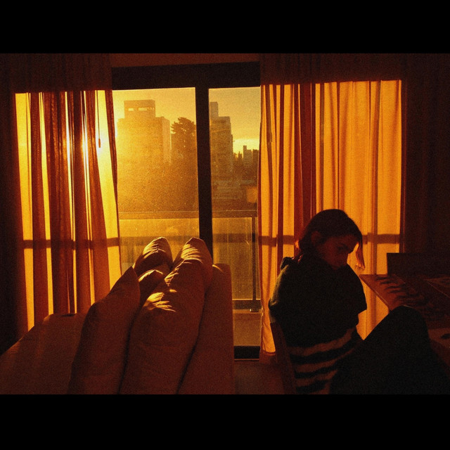 Pequeña Mosca by Julia Spaciuk