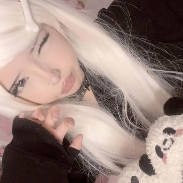 E GIRLS ARE BOOSTING MY EGO