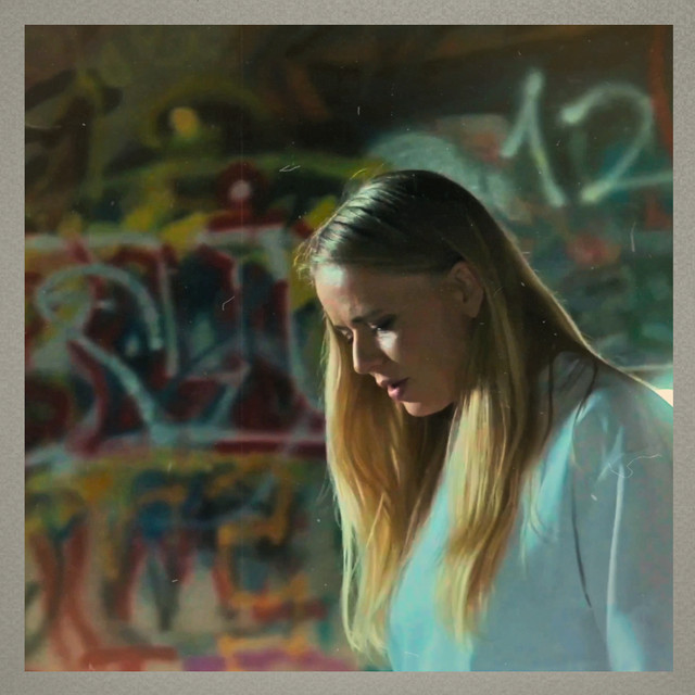סיפור אהבה album image