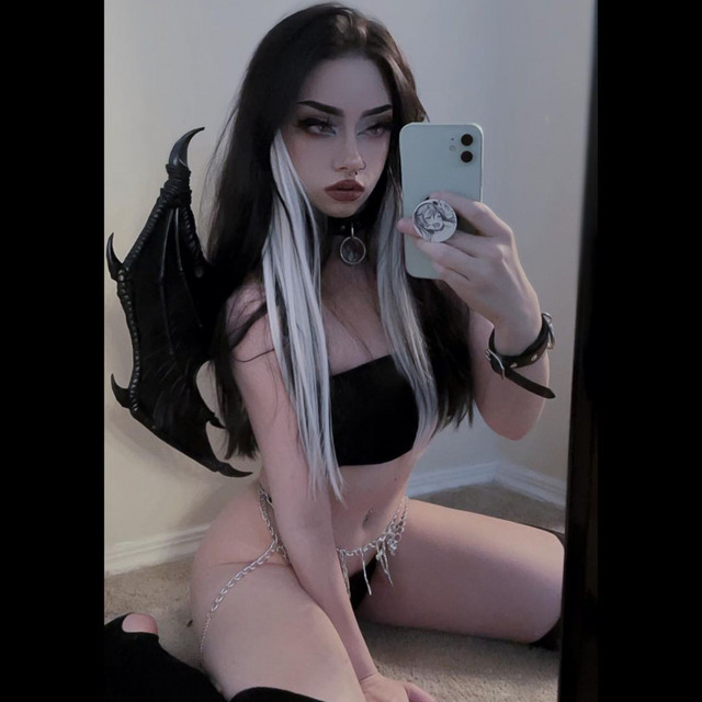 Обкладинка: I NEED A HENTAI BITCH — Hellxn