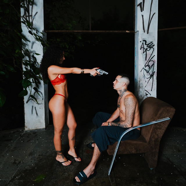 Vermelho Sangue, Amor e Guerra