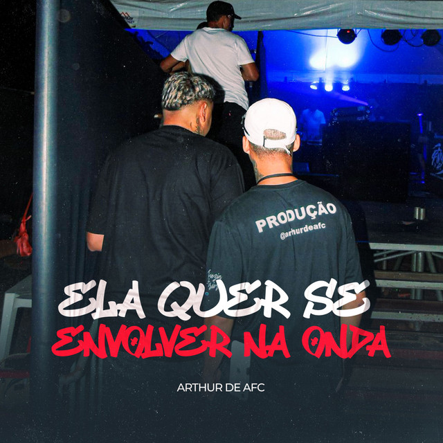 ELA QUER SE ENVOLVER NA ONDA