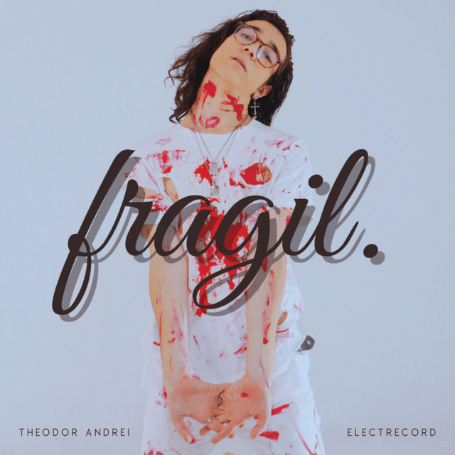 FRAGIL. cover
