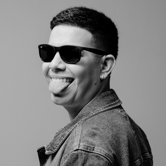 É Assim cover art