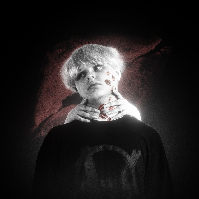 ЦЕЛУЙ cover art