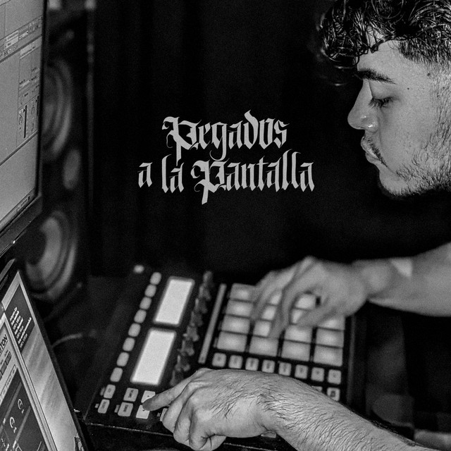 pegados a la pantalla