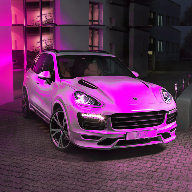 CAYENNE OUTSIDE