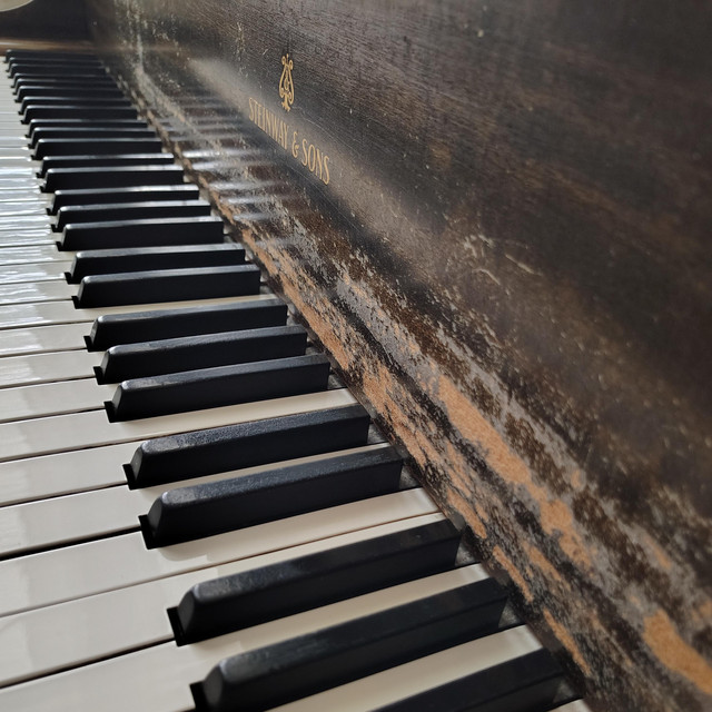 Écouter "Love Theme from Cinema Paradiso" de Ennio Morricone, Irene Ashworth