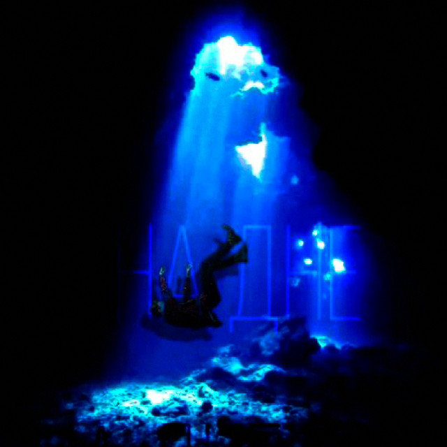 На дне cover art