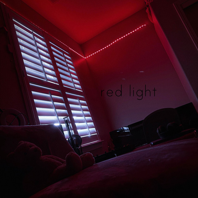 Listen to red light - Single by Vaelluna | Spotify