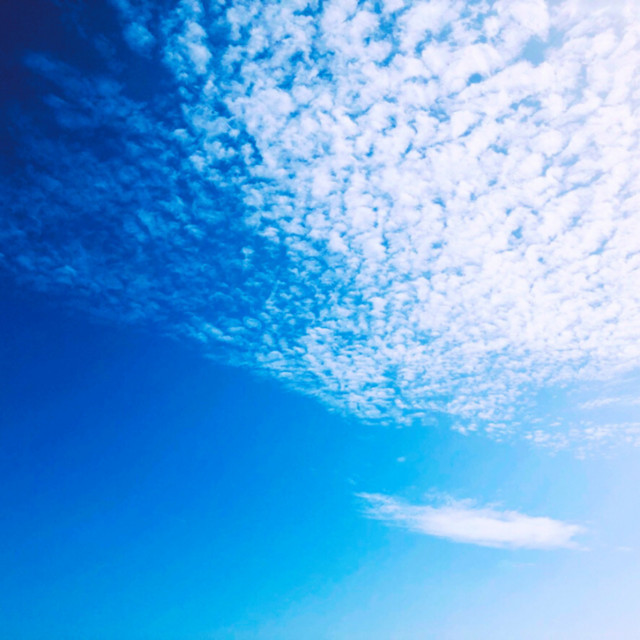 Nuages et ciel bleu