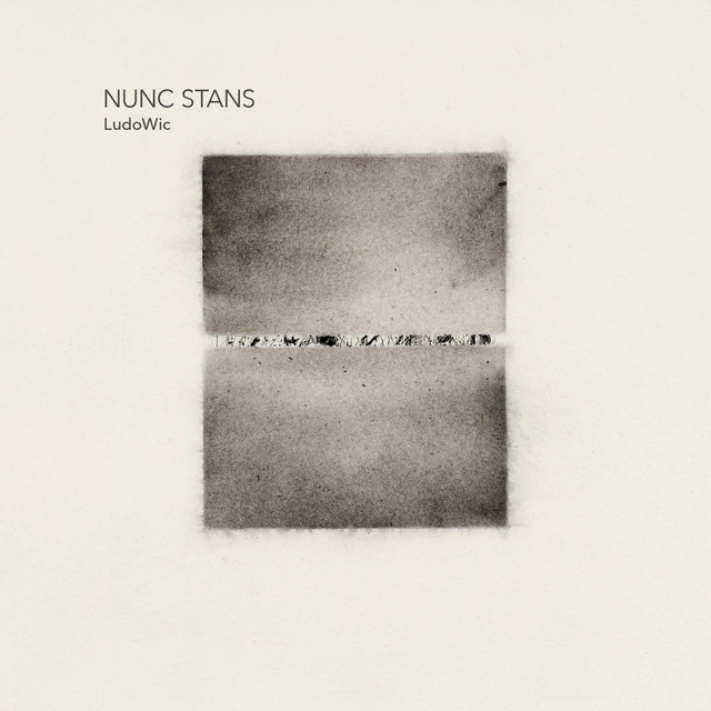 NUNC STANS