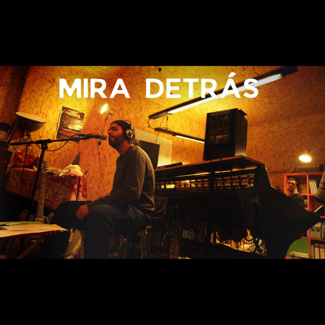 Mira Detrás cover