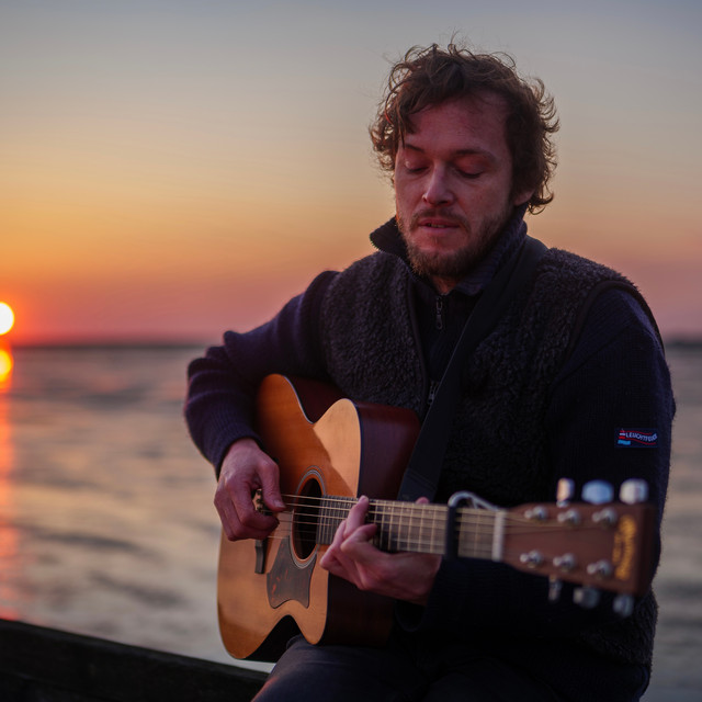 Malte mit Gitarre