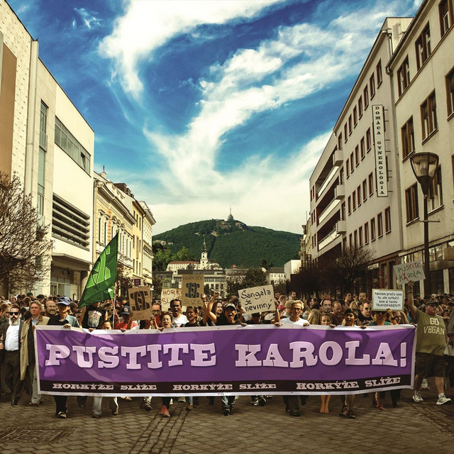 PUSTITE KAROLA!