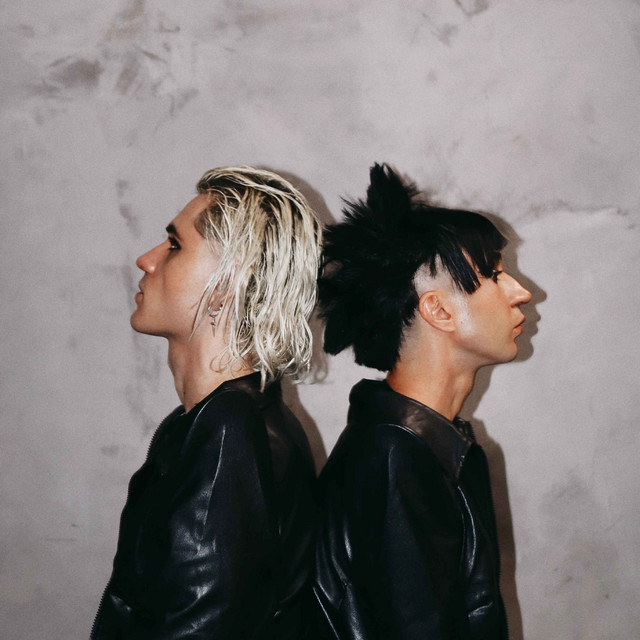 QUESTO È TROPPO cover art