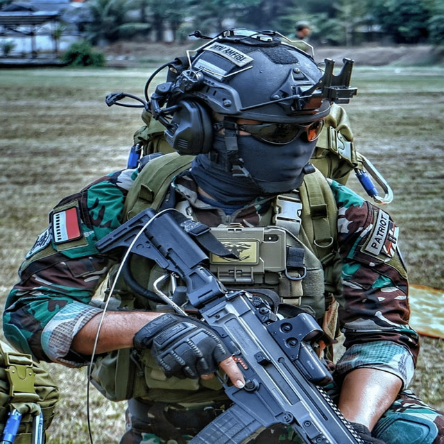 Komando Latihan Pertempuran cover art
