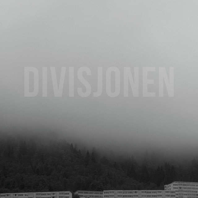 Himmelen over oss blør cover art