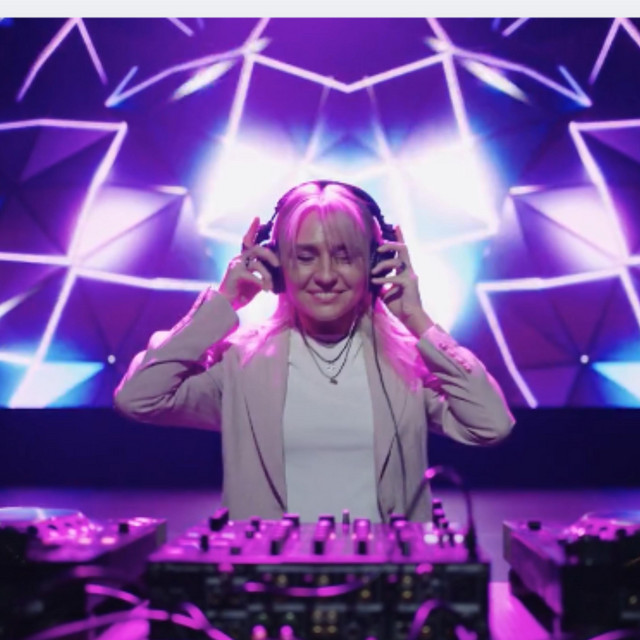 DJ B