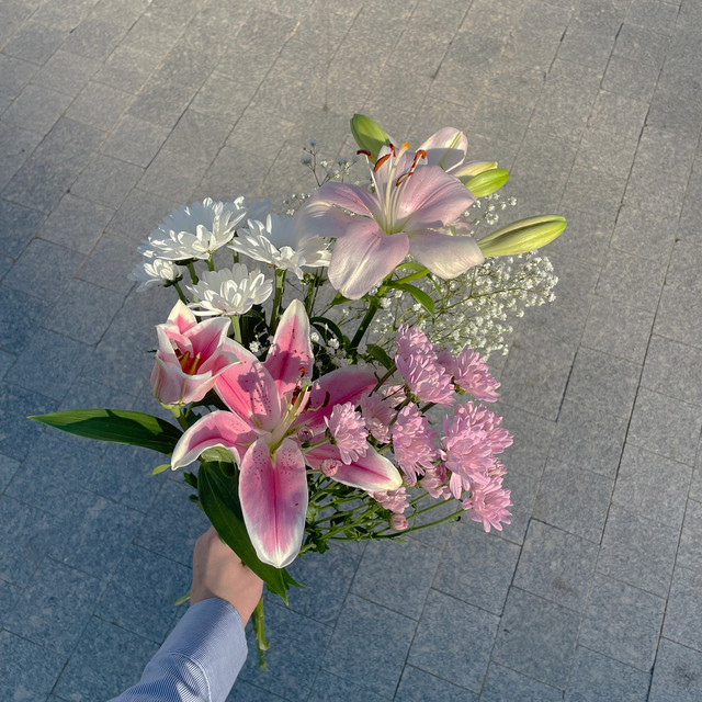 Me Trae Flores cover art