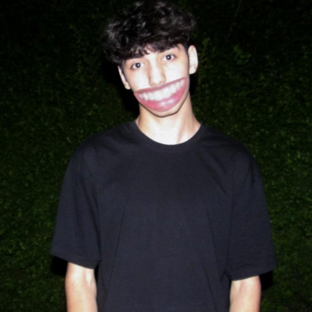חיוך cover art