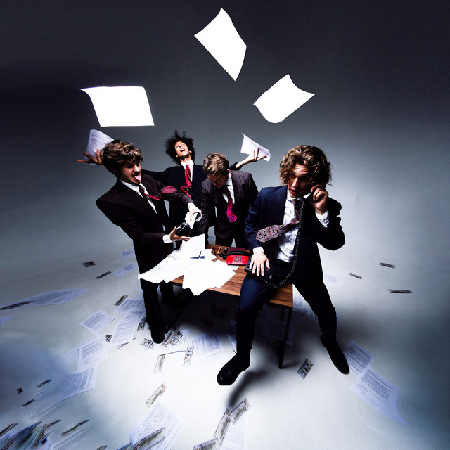 Обкладинка: В найкращій столиці — Combiner