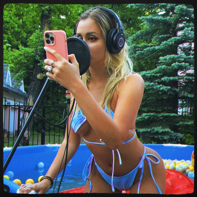 4 песни, записанные в бассейне cover art