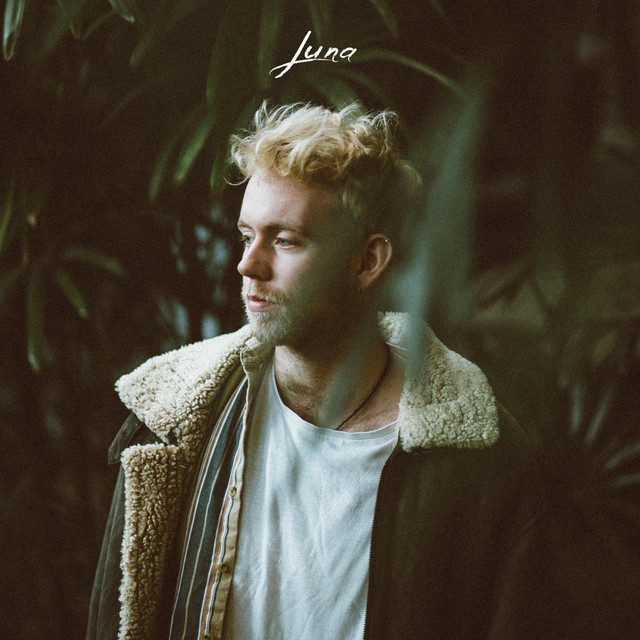 Luna cover