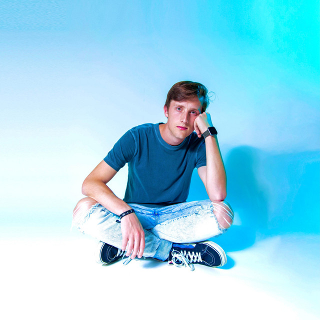 Caught in the Middle - Single by Daniel Waid | Spotify