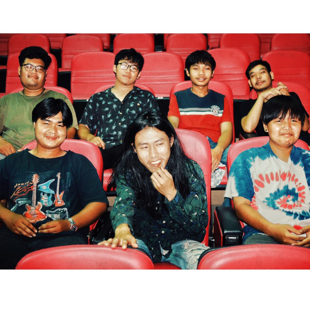 High Tigers Photo