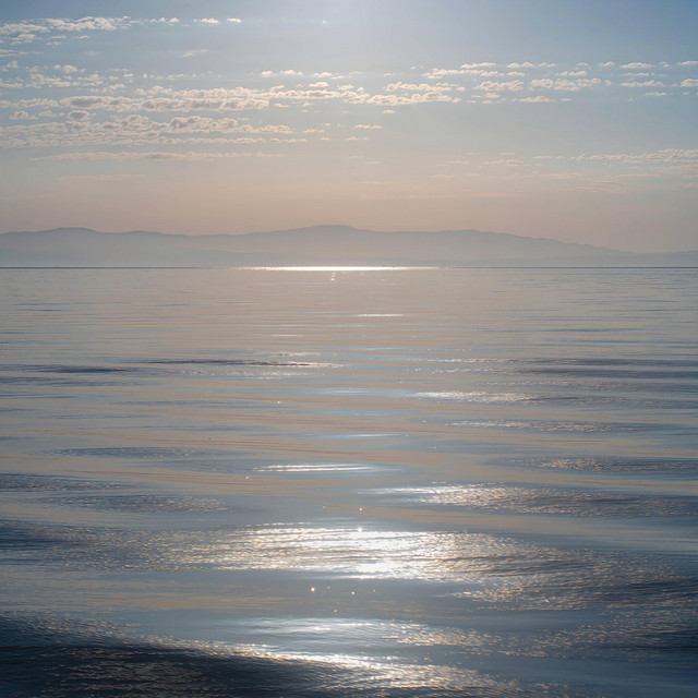 Where Light Drifts Through Quiet Water — Ambient Post-Rock Meditation