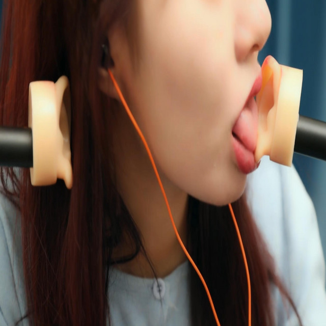 Luna ASMR