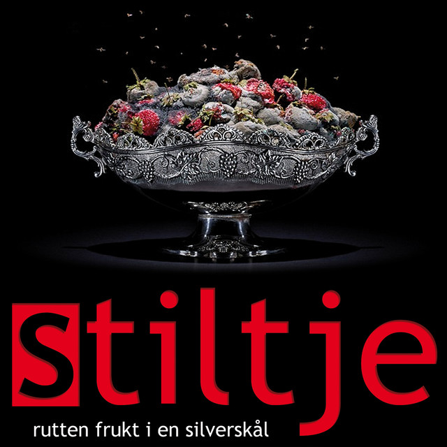 Rutten frukt i en silverskål cover