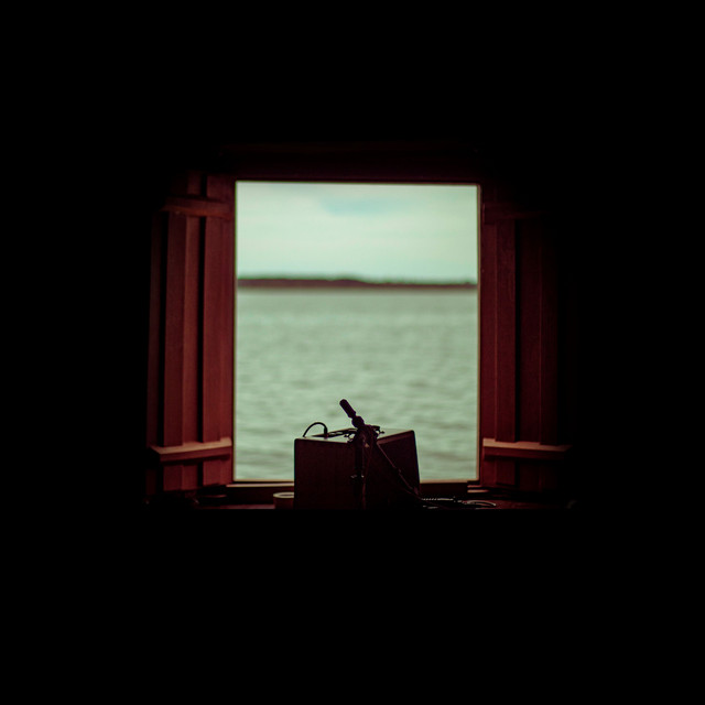 Apenas cover art