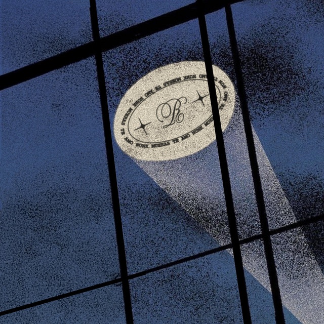 SUPERHÉROE cover art