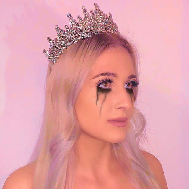QUEEN'S DEAD cover art