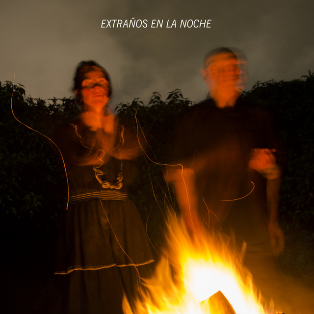 Extraños en la Noche cover art