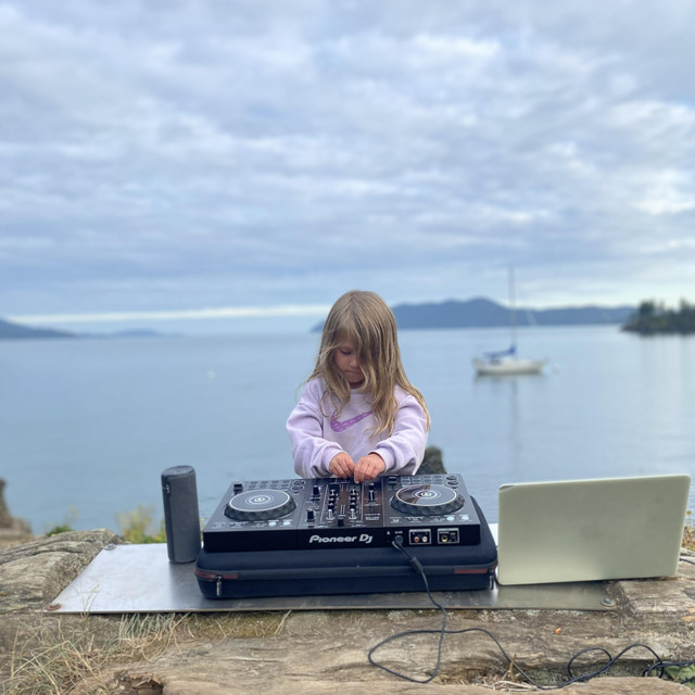 Dj Faculty Lounge