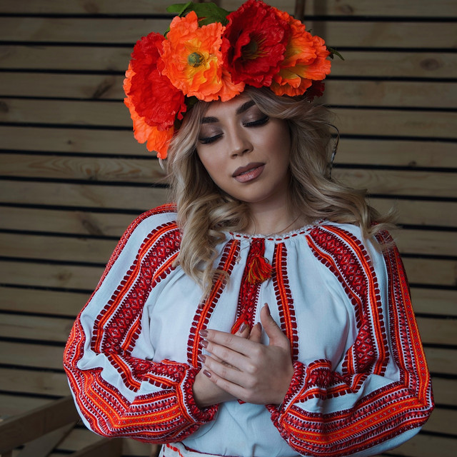 Обкладинка: Plus — Elizabeth