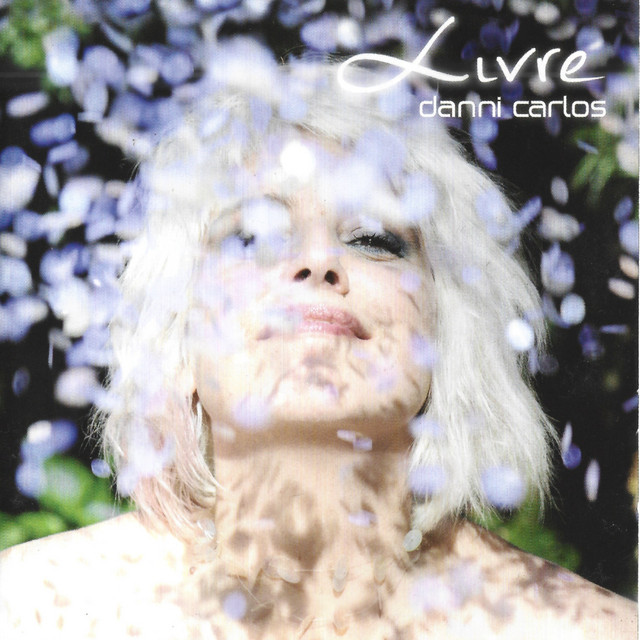 Livre by Danni Carlos