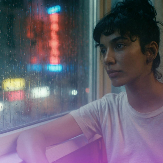 Lolita - Stau la geam